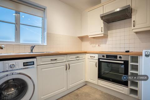 3 bedroom flat to rent, Goodwin Close, Chelmsford, CM2