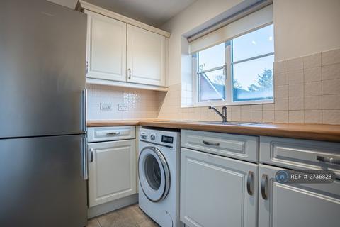 3 bedroom flat to rent, Goodwin Close, Chelmsford, CM2