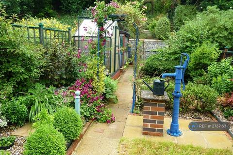 1 bedroom in a house share to rent, London Road, Dover, CT17