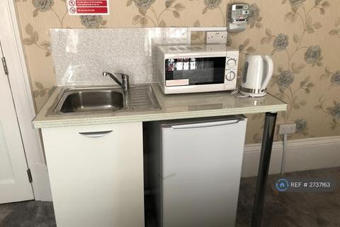 1 bedroom in a house share to rent, London Road, Dover, CT17