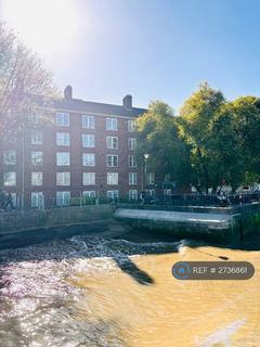 3 bedroom flat to rent, Coltman House, London, SE10