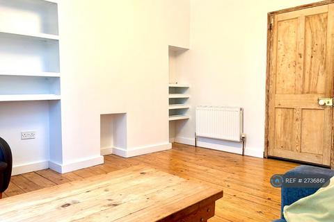 3 bedroom flat to rent, Coltman House, London, SE10