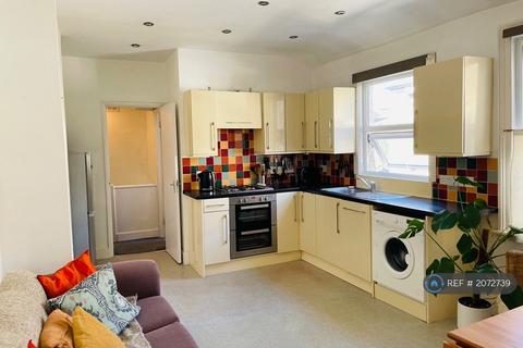2 bedroom maisonette to rent, Fountain Road, Tooting, SW17