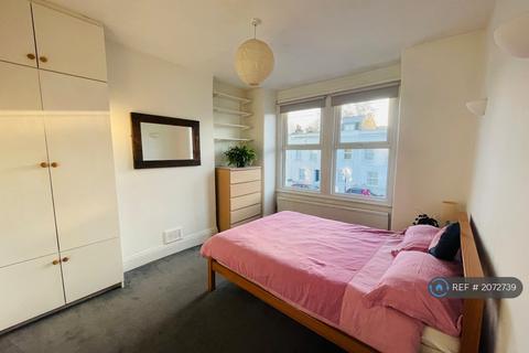 2 bedroom maisonette to rent, Fountain Road, Tooting, SW17