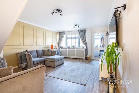 2 bedroom semi-detached house for sale, Sandpiper Close, Shoeburyness, SS3
