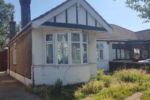 1 bedroom in a house share to rent, Waterloo Road, Ilford