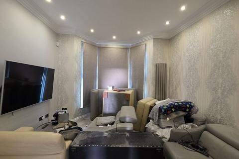 2 bedroom house share to rent, The Drive, Ilford