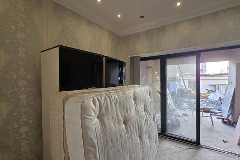 2 bedroom house share to rent, The Drive, Ilford