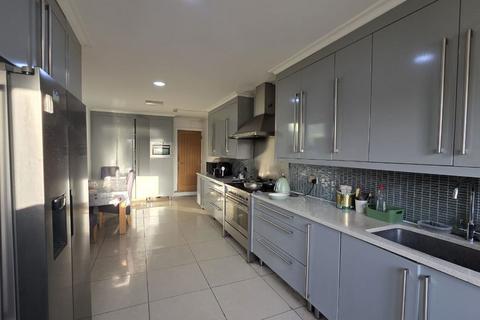 2 bedroom house share to rent, The Drive, Ilford