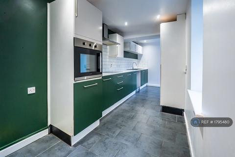 3 bedroom terraced house to rent, Augustus Street, Pontypridd, CF37