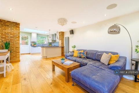 1 bedroom in a house share to rent, Aspen Close, London, W5