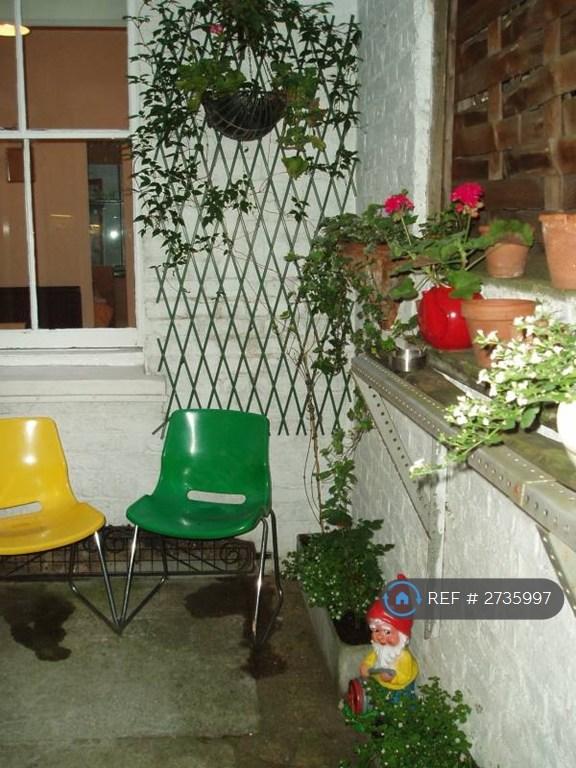 Enclosed Patio Area