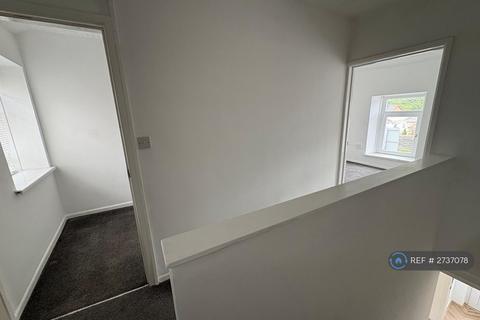 3 bedroom end of terrace house to rent, Picton Place, Maesteg, CF34