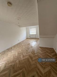 3 bedroom end of terrace house to rent, Picton Place, Maesteg, CF34