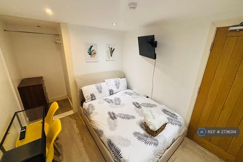 1 bedroom in a house share to rent, Chobham Road, London, E15