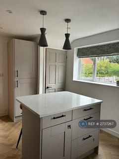 3 bedroom semi-detached house to rent, The Close, Cheltenham, GL53