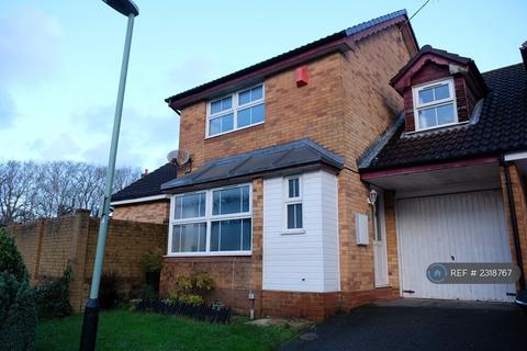 3 bedroom semi-detached house to rent, Smithys Close, St. Leonards-On-Sea, TN37