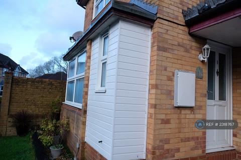3 bedroom semi-detached house to rent, Smithys Close, St. Leonards-On-Sea, TN37