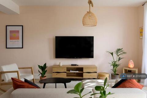 3 bedroom maisonette to rent, Finborough Road, London, SW10