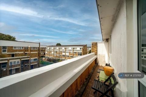 2 bedroom maisonette to rent, Lulworth Court, London, N1