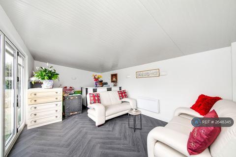 4 bedroom detached house to rent, Nixon Close  Thornhill, Dewsbury, WF12