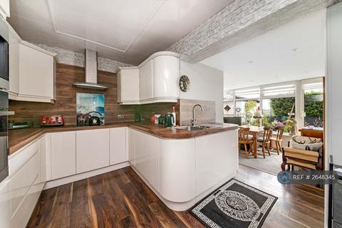 4 bedroom detached house to rent, Nixon Close  Thornhill, Dewsbury, WF12