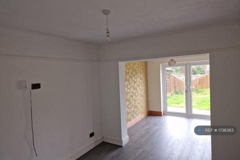 4 bedroom semi-detached house to rent, Windsor Crescent, Northampton, NN5