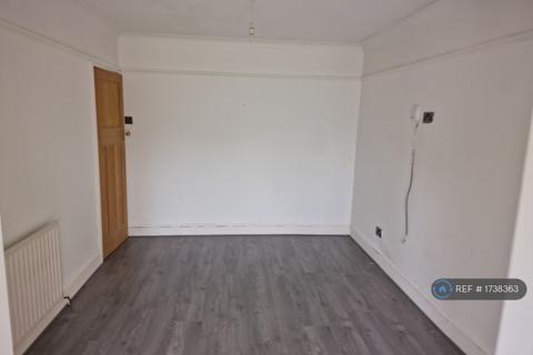 4 bedroom semi-detached house to rent, Windsor Crescent, Northampton, NN5