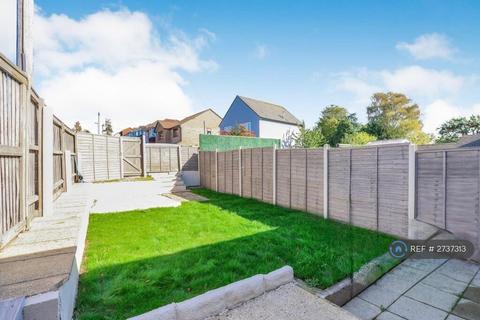 2 bedroom semi-detached house to rent, Livingstone Road, Poole, BH12