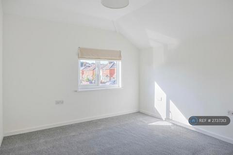 2 bedroom semi-detached house to rent, Livingstone Road, Poole, BH12