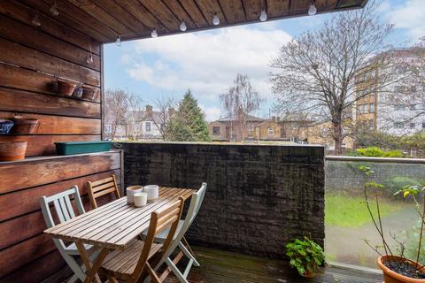 2 bedroom maisonette for sale, Dragonfly Close, London E13