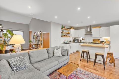 2 bedroom maisonette for sale, Dragonfly Close, London E13
