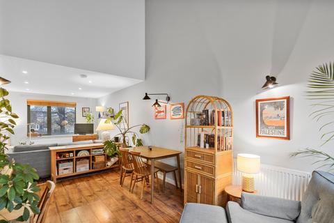 2 bedroom maisonette for sale, Dragonfly Close, London E13