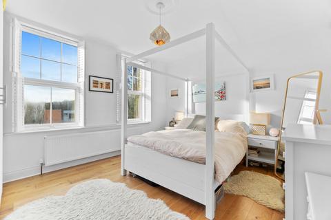 3 bedroom apartment for sale, Sylvan Road, London, SE19