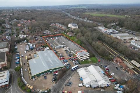 Distribution warehouse to rent - Unit 2-6 Station Industrial Park, Duncan Road, Park Gate, Southampton, SO31 1BX
