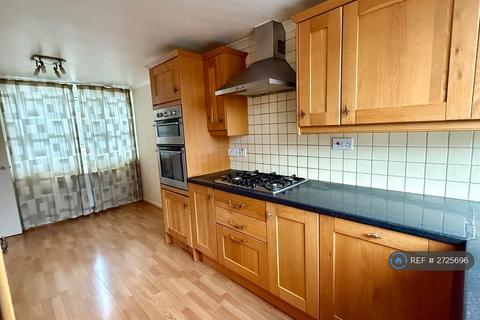 3 bedroom semi-detached house to rent, Caldbeck Walk, Northampton, NN3
