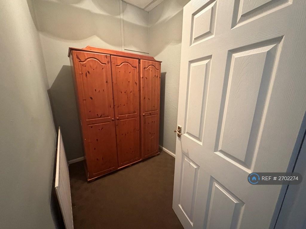 Extra Storage Room Between Bedrooms