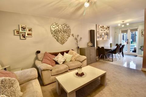 3 bedroom terraced house for sale, Trindehay, Basildon SS15