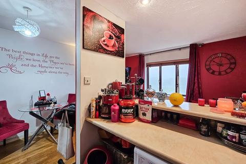 1 bedroom flat for sale, Wicket Road, Perivale, Greenford, London, UB6 8YJ