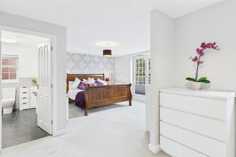 6 bedroom detached house to rent, Blue Lake Gardens, Great Sankey, WA5