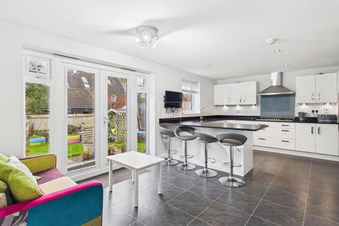 6 bedroom detached house to rent, Blue Lake Gardens, Great Sankey, WA5