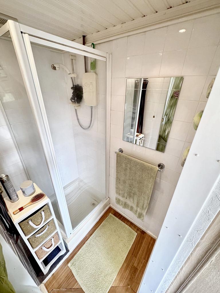 Bed 1 Shower