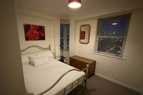 3 bedroom flat to rent, Saltwell Street, London E14