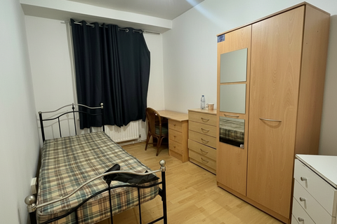 3 bedroom flat to rent, Saltwell Street, London E14