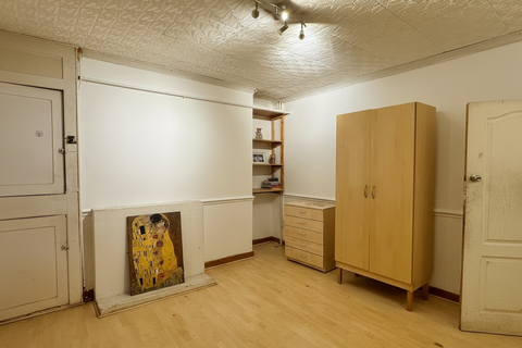 3 bedroom flat to rent, Saltwell Street, London E14
