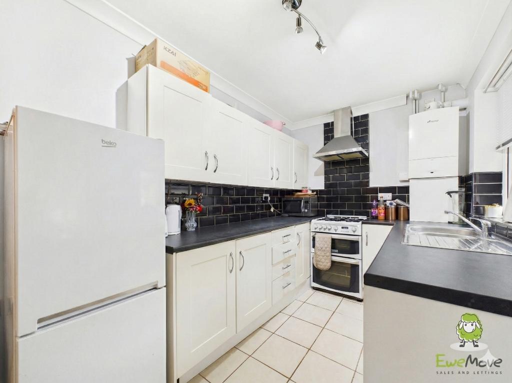Kitchen - Ewemove Whitchurch  Nantwich Charlotte T