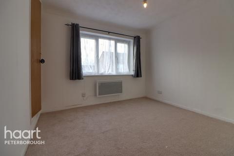 2 bedroom terraced house to rent, Harrys Way, Wisbech