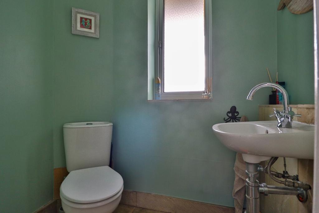 Cloakroom off lobby