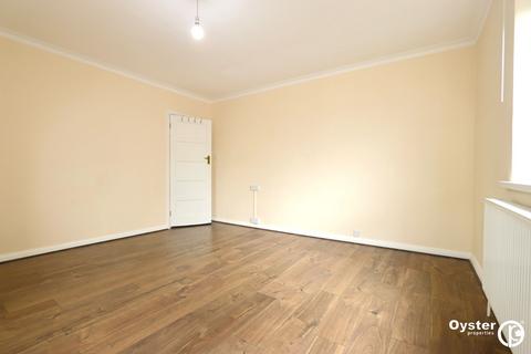 2 bedroom flat to rent, Avenue Road, Chase Court Avenue Road, N14