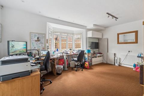 5 bedroom detached house for sale, Oakhill Avenue, Pinner Village